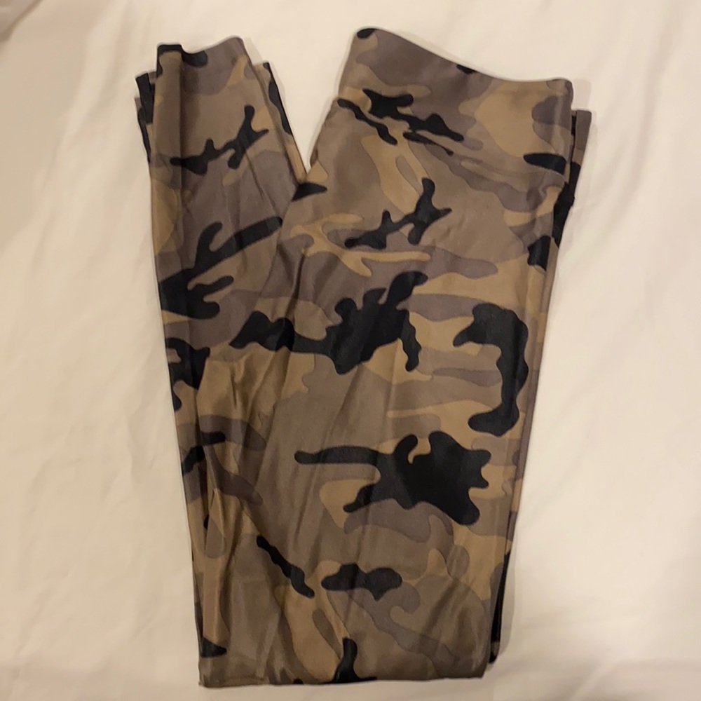KORAL NWOT camouflage leggings
